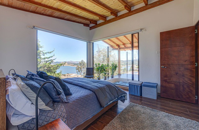 Spectacular house in El Sisga with jacuzzi and stunning view to the reservoir