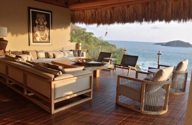 Spectacular House with Pool over Porto Ixtapa