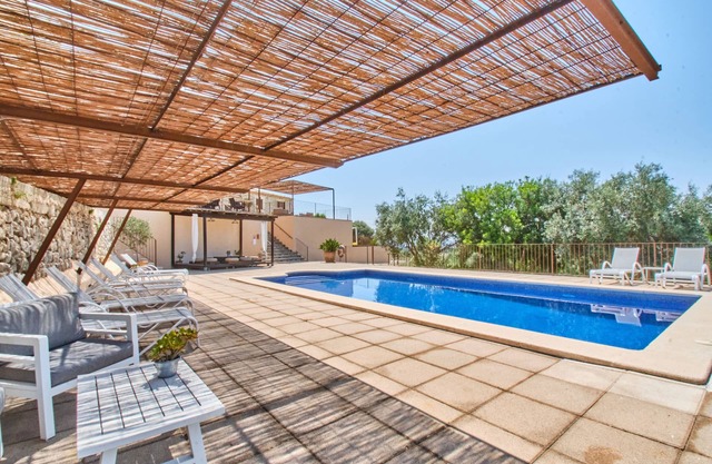 Spectacular house with pool at the foot of the Sierra de Tramuntana.