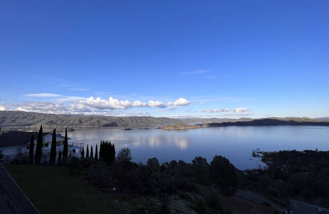Spectacular Lake View House waiting for you
