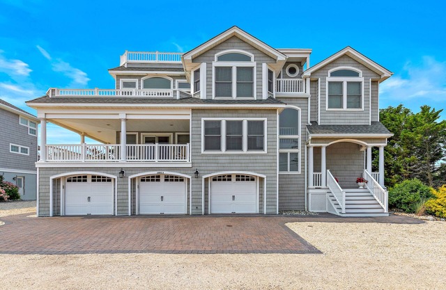 Spectacular Luxury Home, 3rd from Beach, Ocean Views, Open Layout, Elevator