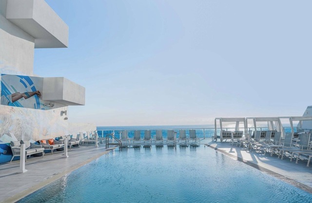 Spectacular Marina Balcony and Pool by Las Olas Boulevard Attractions