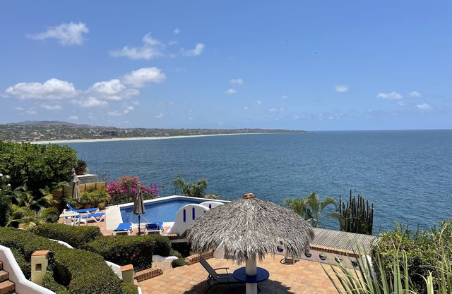 Spectacular Ocean Views! Walk to beaches, restaurants & shops!