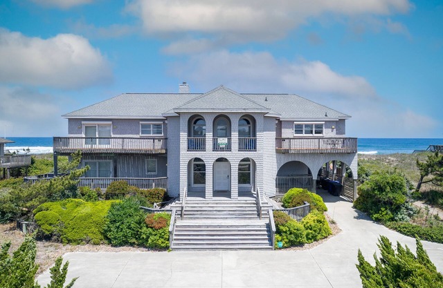 Spectacular Oceanfront home with hot tub, spacious 4500 sq. ft. in a quiet residential neighborhood