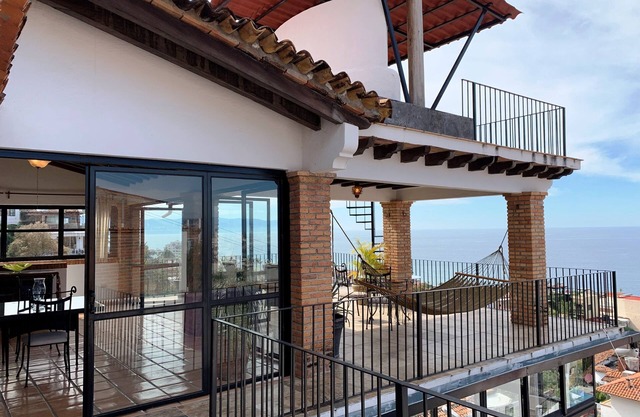 Spectacular Ocean View Penthouse in the Sky