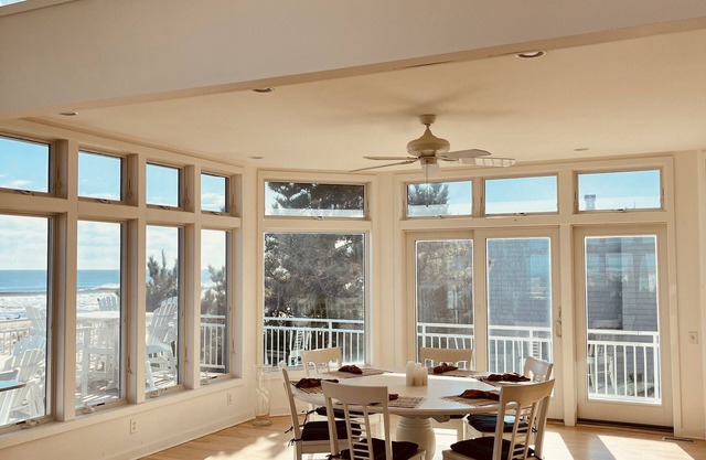 Spectacular Oceanfront house, Private Lane, North Beach, 100 ft beachfront views