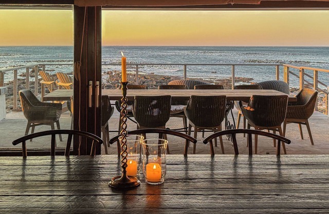 Spectacular OnTheBeach 5 bedrooms and 2 extra bedrooms separate Cottage