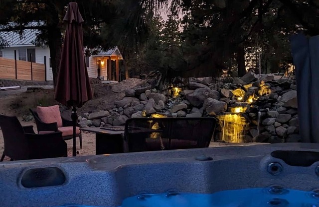 Spectacular peaceful out of town getaway only 5 miles from downtown Lake Chelan.