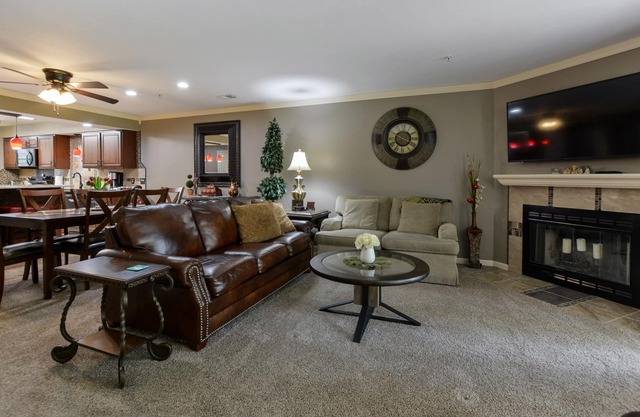 Spectacular Remodeled Luxury Condo/Walk-in level/Indoor Pool/Heart of Branson