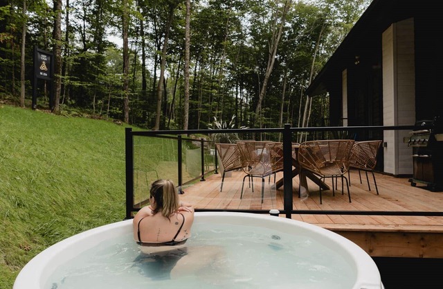 Spectacular Ski-Out Chalet in the heart of Lac-Superieur Mont Tremblant Area