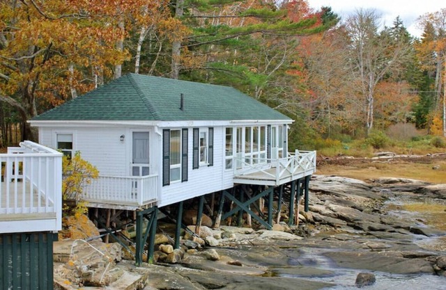 Spectacular Sunrises & Sunsets from this Maine Cottage