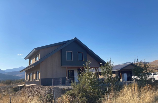 Spectacular views, spacious, quiet, comfortable, secluded yet walkable to town.