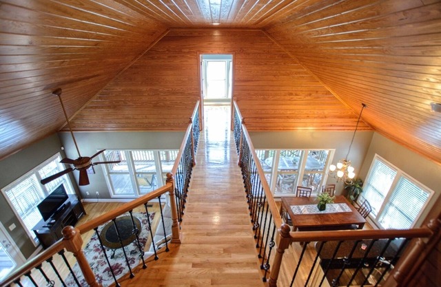 Spectacular Views! Year-Round Deep Water, Hot Tub, Canoes, Pool Table!
