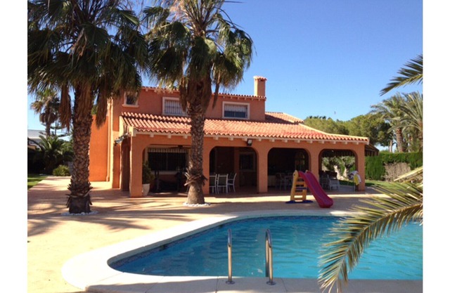 SPECTACULAR VILLA WITH POOL, TENNIS COURTS, FOOTBALL, BEACHES AND GOLF.