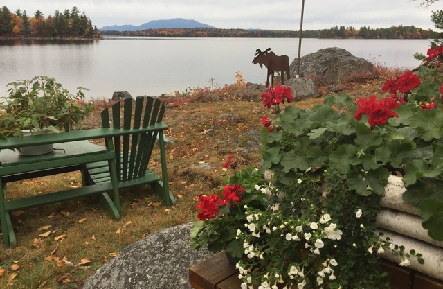 Spectacular Waterfront, Mountain view, Private Maine Cabin