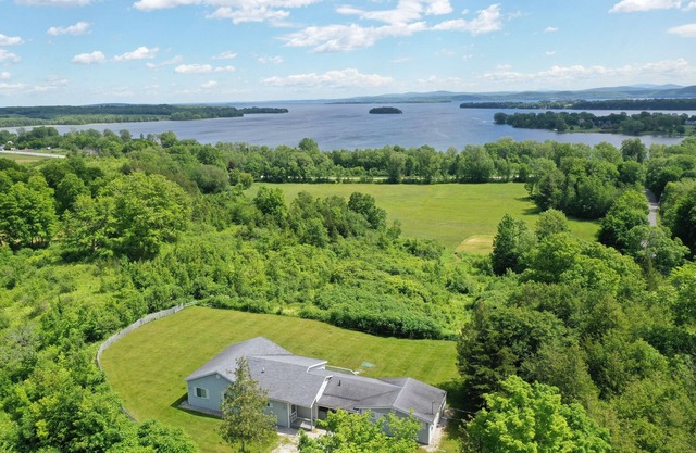 SPECTACULARLY SCENIC ISLAND ESTATE WITH HOTEL AMENITIES