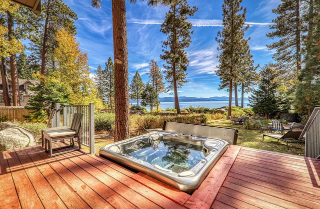 Spellbound Lakefront Lodge by Tahoe Getaways - 5 BR w Hot Tub, Buoy & Beach access