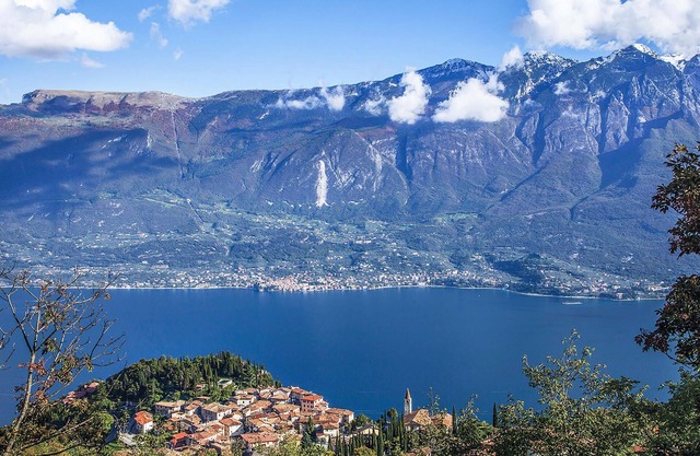 Spend a great vacation with your family in this modern and compact apartment near Lake Garda.