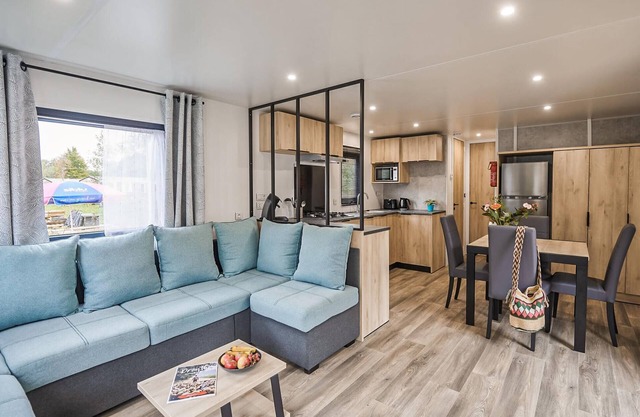 Spend a relaxing break with the family in this cosy holiday home.