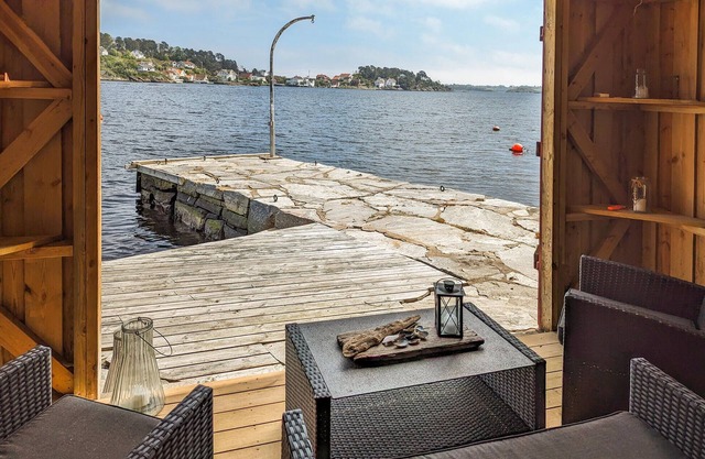 Spend an undisturbed vacation in this vacation home with a view of the fjord.