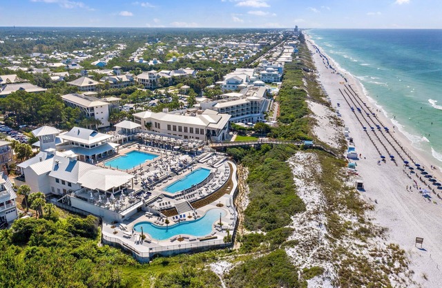 Spend Fall by the Beach! Beach District - Beachside! Close to it all! Screened-in Porch!