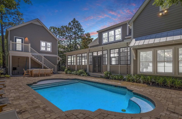 Spend Fall by the Beach! In the Heart of Seagrove Beach! Private Pool! 5 Adult Bikes!