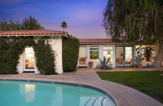 Spend Fall in Palm Springs! A Charming Bungalow with Private Pool and Green Space!