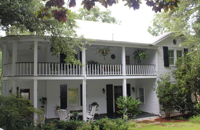 Spend Your Vacation In A Real Southern Hotel
