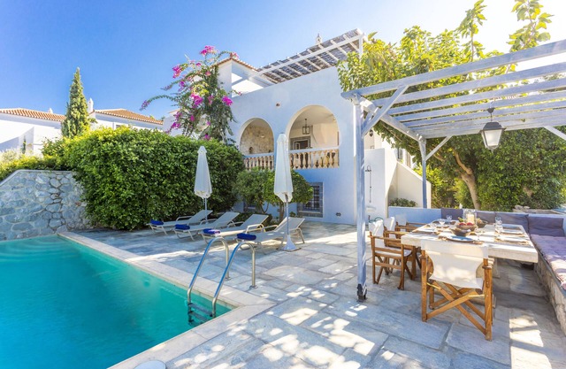 Spetses, Newly built villa w. private pool and panoramic sea view.