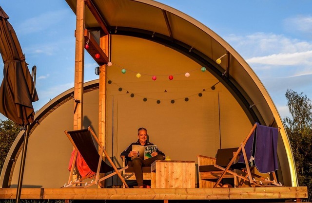 Spezialzelt, Festivalatmosphäre, Platz für ein Kinderbett