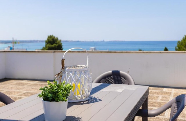 Spiaggia a 200m - Terrazza Vista Mare, A-C & WiFi