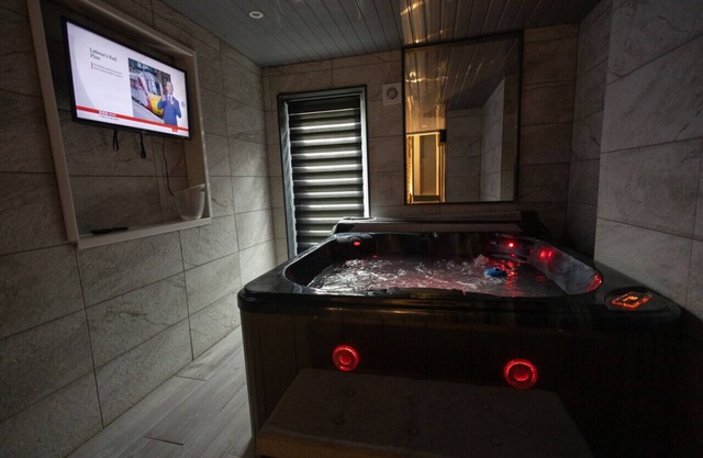Spicy 1 BR jacuzzi flat London