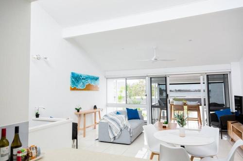 Spinnaker Waters - Entire 2 Bedroom Apartment at Sandstone Point