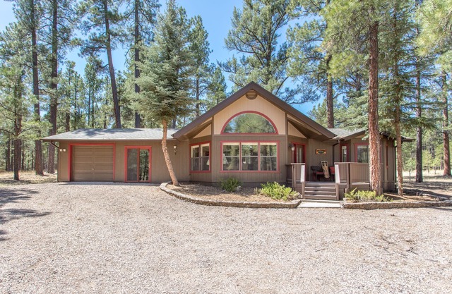 Spirit hollow cottage. This beautiful super quiet Cottage sits on 2.5 acres