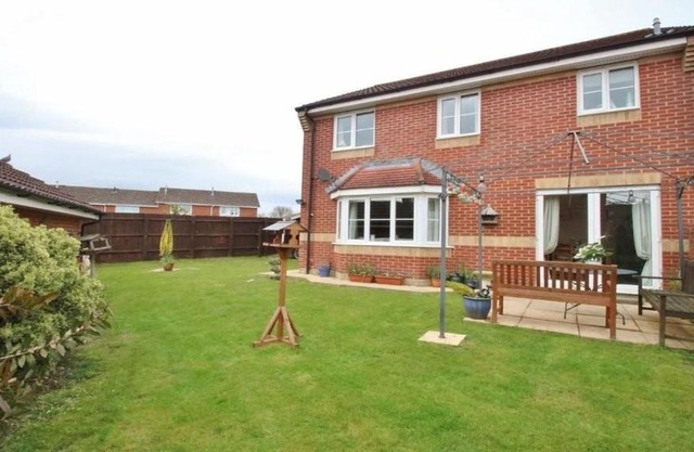 'SPIRIT OF AVALON' Four bedrooms, 500 metres to town centre