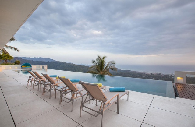 Splash 3 Bed : Contemporary Tropical Five Star Villa