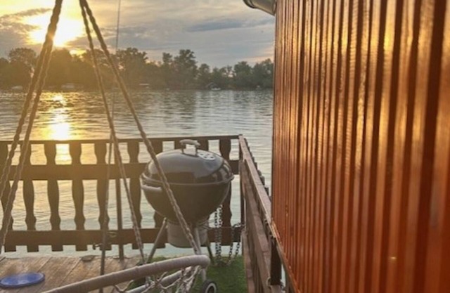 Splav na vodi Royal Water