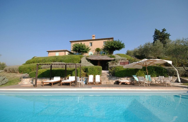 Splendid 17th Century Farmhouse. Pool, Pergola, panoramic garden