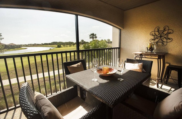 Splendid 2/bed, 2/bath Veranda in Lakewood National Golf Club