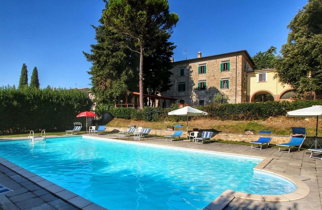 Splendid Farmhouse in Gualdo Cattaneo with Jacuzzi