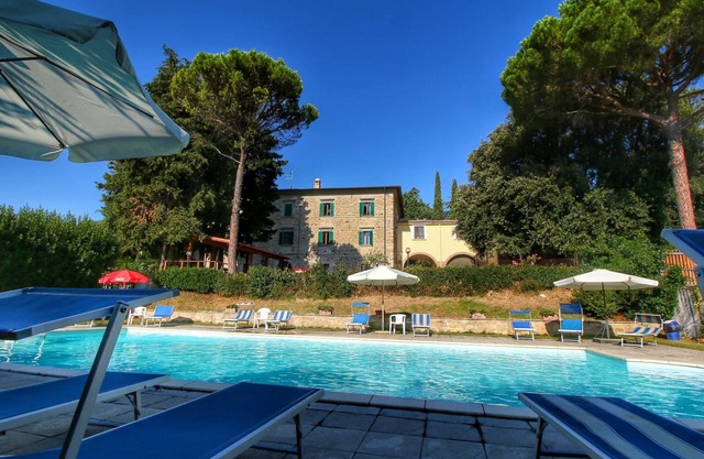 Splendid Farmhouse in Gualdo Cattaneo with Hot Tub