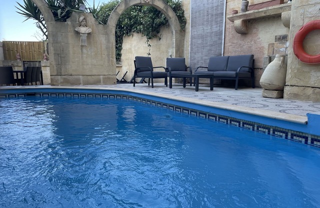 Splendid House with pool, great views and location