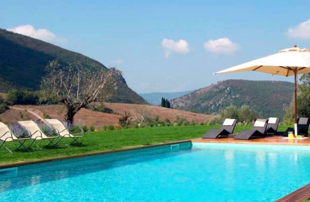 Splendid luxury villa inside a large estate. Heated private pool