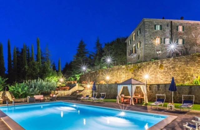 Splendid Villa for 12. Pool, outdoor Jacuzzi 25-hectare Park, Hunting, Fishing
