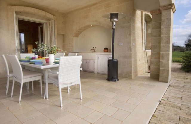 Splendid villa immersed in the Apulian countryside a stone's throw from the sea