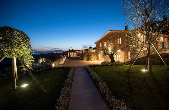 Splendid Villa with big mediterranean garden. Pool, heated jacuzzi, fishing pond