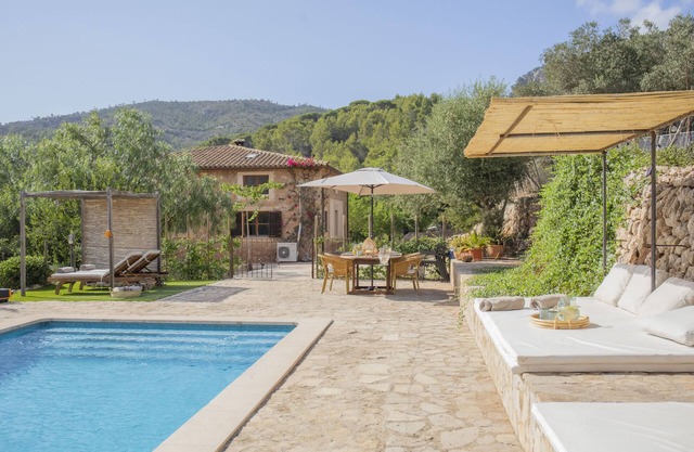 Splendid Villa With Nice Views Over the Valley