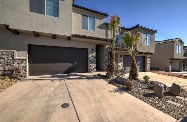 Splendid Whole Townhome - Private Hot Tub Firepit VS546