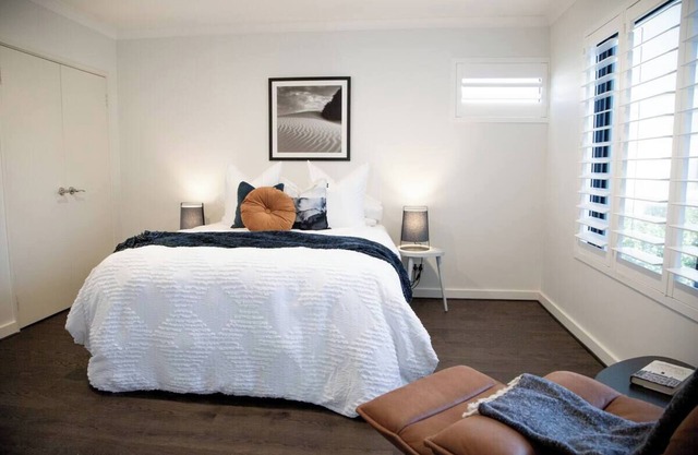 Splendour in Subiaco - Elegant, Comfortable Home in Leafy Street