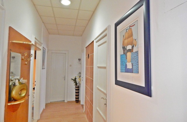 Split-center- Four bedroom apartment near the beach Bacvice